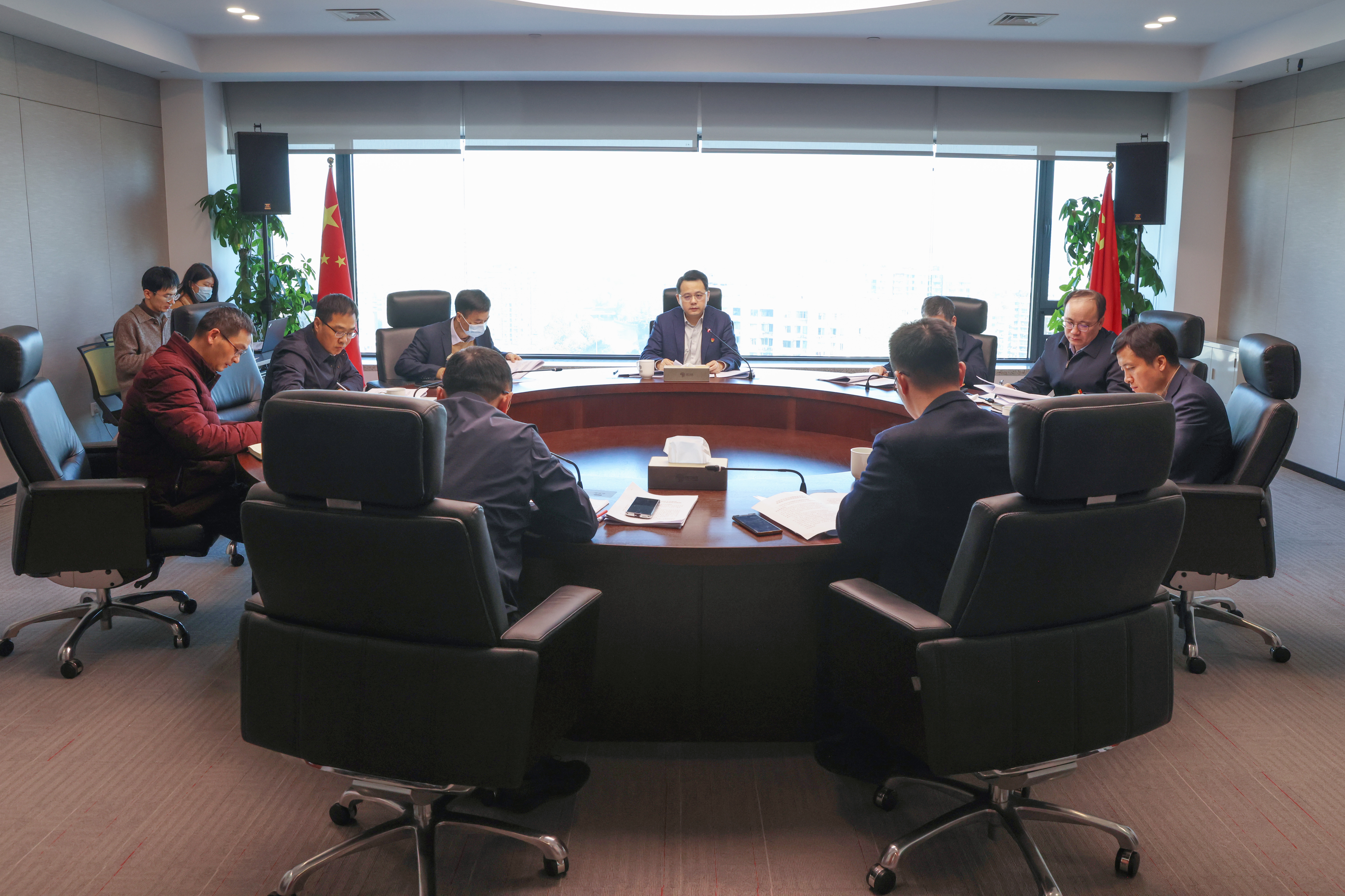 公司黨委與駐公司紀(jì)檢監(jiān)察組召開全面從嚴(yán)治黨專題會商會暨巡視整改推進(jìn)會.JPG